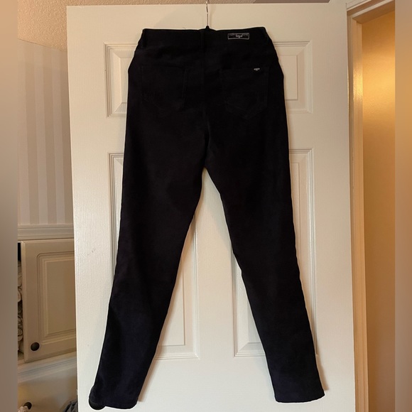 Velvet soft lightweight stretch denim - Picture 5 of 5